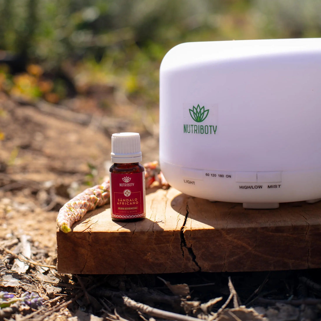 O Difusor Nutriboty é o complemento perfeito para este óleo permitindo a prática da aromaterapia, a inalação dos seus componentes terapêuticos para promoção da saúde e bem-estar. Humidifica também o ar, reduzindo a presença de bactérias, e deixa um aroma maravilhoso em casa!