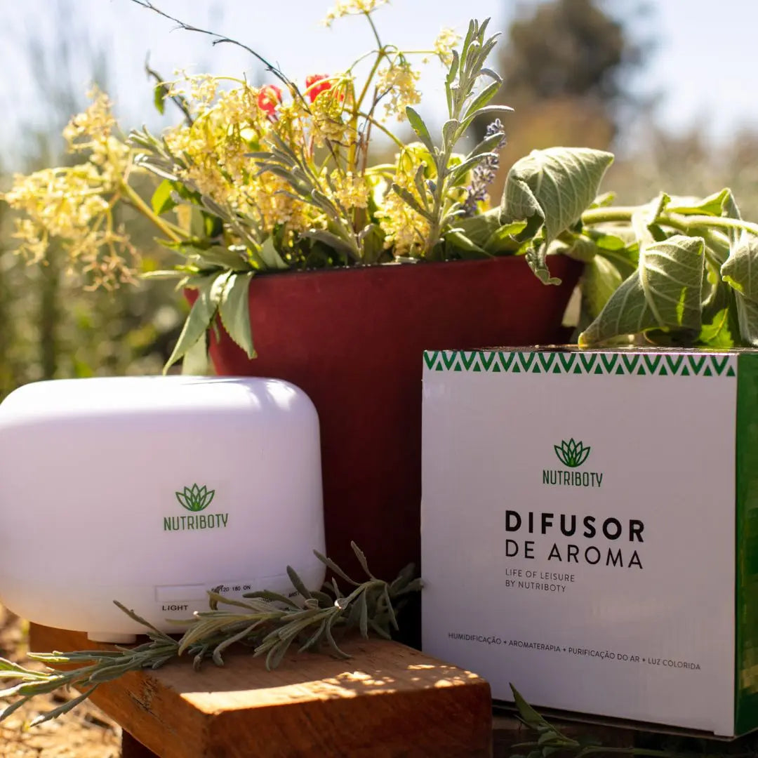 Difusor eletrico de aroma para aromaterapia, purificador de ar, use com óleos essenciais melhore o ambiente e aroma de sua casa, com este ambientador. Uso para fitoterapia, retire o máximo proveito dos princípios ativos dos óleos essenciais, como odorizador. Serve como humidificador e purificador de ar.