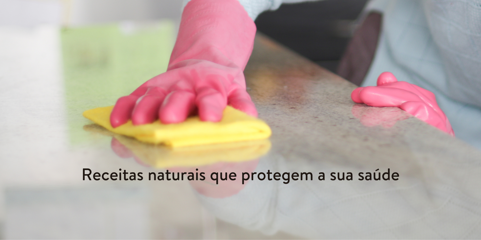 - No cabelo: Misture no champô ou máscara de hidratação na proporção de 1 gota de óleo essencial por colher de sopa de champô. Também pode misturar com o seu óleo vegetal favorito e aplicar diretamente no couro cabeludo (2 gotas de mopane por colher de sopa de óleo vegetal).