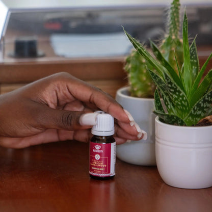 Crie um ambiente relaxante e aromático em casa com óleos essenciais 100% naturais. Transforme sua decoração com fragrâncias puras e desfrute de um refúgio tranquilo. Ambientador perfume de ambiente aromatizador sem químicos nocivos ao ambiente e à saúde.