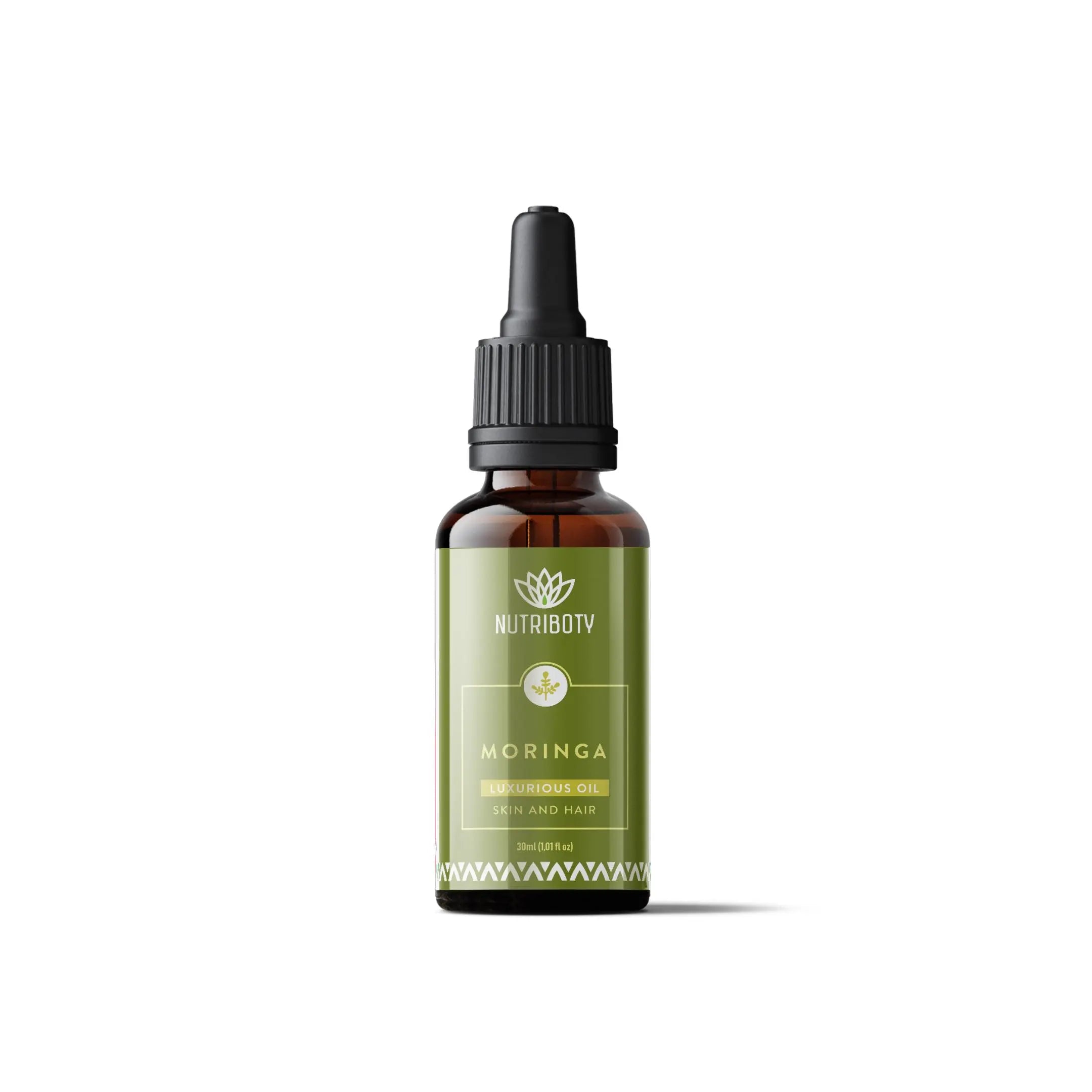 O óleo vegetal de Moringa é ideal para ser usado no cabelo, pele, barba, unhas e couro cabeludo. Limpador facial e desmaquilhante, hidratante e emoliante com propriedades terapêuticas. Contém Vitamina A, C e E, Ómega 9 e Ácidos Linoleicos. Para pele acneica, seca, envelhecida. Para prevenção da caspa. Anti-inflamatório e antimicrobiano é excelente para tratar dermatites, eczemas, queimaduras solares, cortes e picadas de insetos. Hidrata e confere brilho e dureza às unhas.