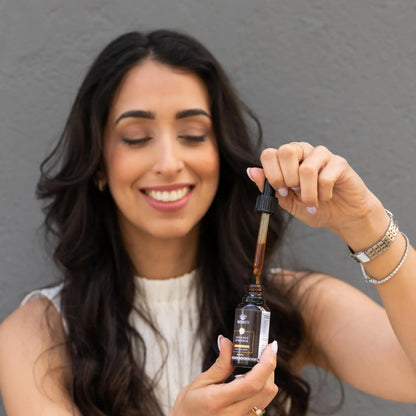 Óleo vegetal 100% natural realça o bronze, bronzeador, protetor e hidratante de pele em profundidade, trata manchas do sol, tratamento aftersun pós sol, vermelhões, escaldões, pele irritada e manchas. Para adultos e crianças.