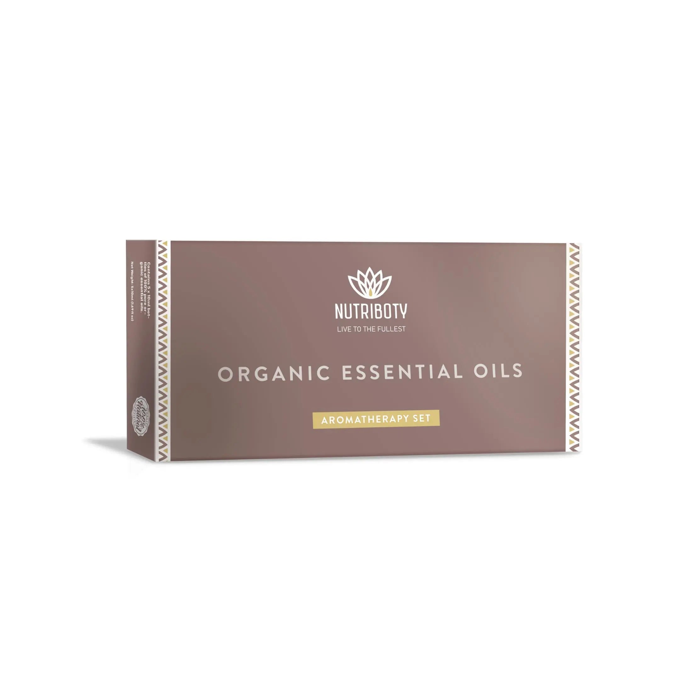 Set de Aromaterapia da Nutriboty apresenta cinco dos nossos imprescindíveis óleos essenciais, Lemongrass, Eucalipto Limão, Sândalo Africano, Manjericão Angolano e Eucalipto Globulus. Para massagem, relaxamento, melhoramento do sono, energizantes, meditação e tantos outros benefícios das nossas plantas terapêuticas, 100% naturais sem diluição. Óleos orgânicos e certificados. Para a melhor experiência de aromaterapia use o nosso difusor de ambiente, ambientador de aroma.
